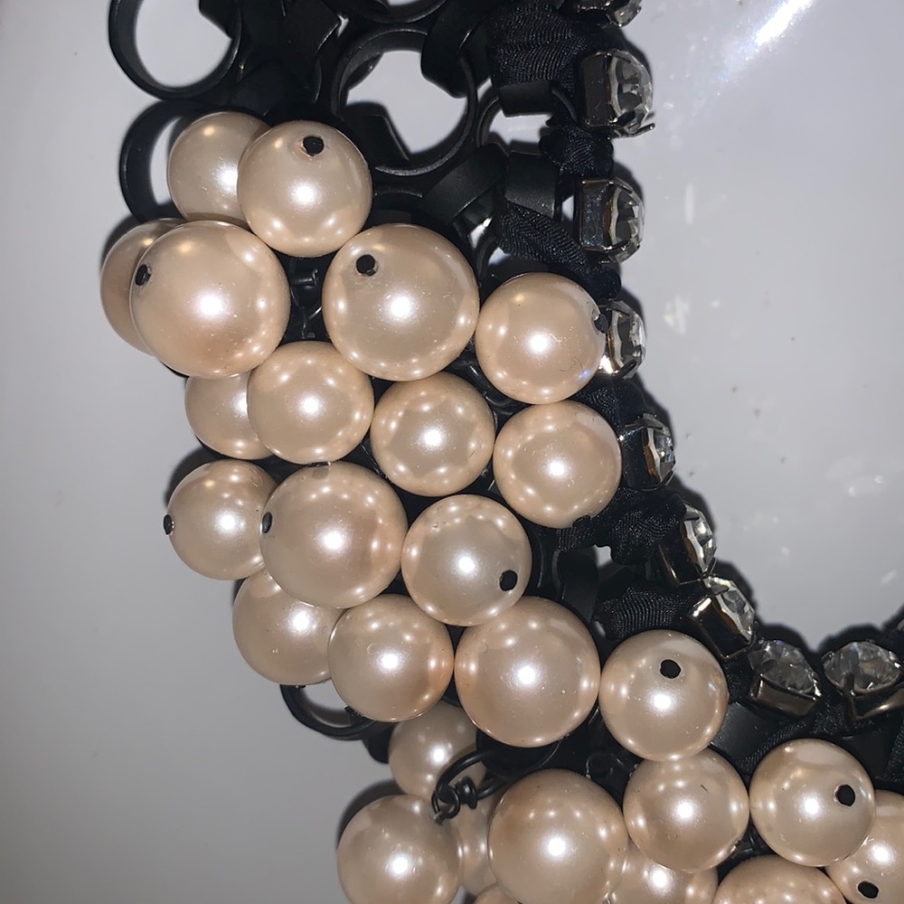 🔴 J.Crew Pearl statement necklace.. - Picture 3 of 7